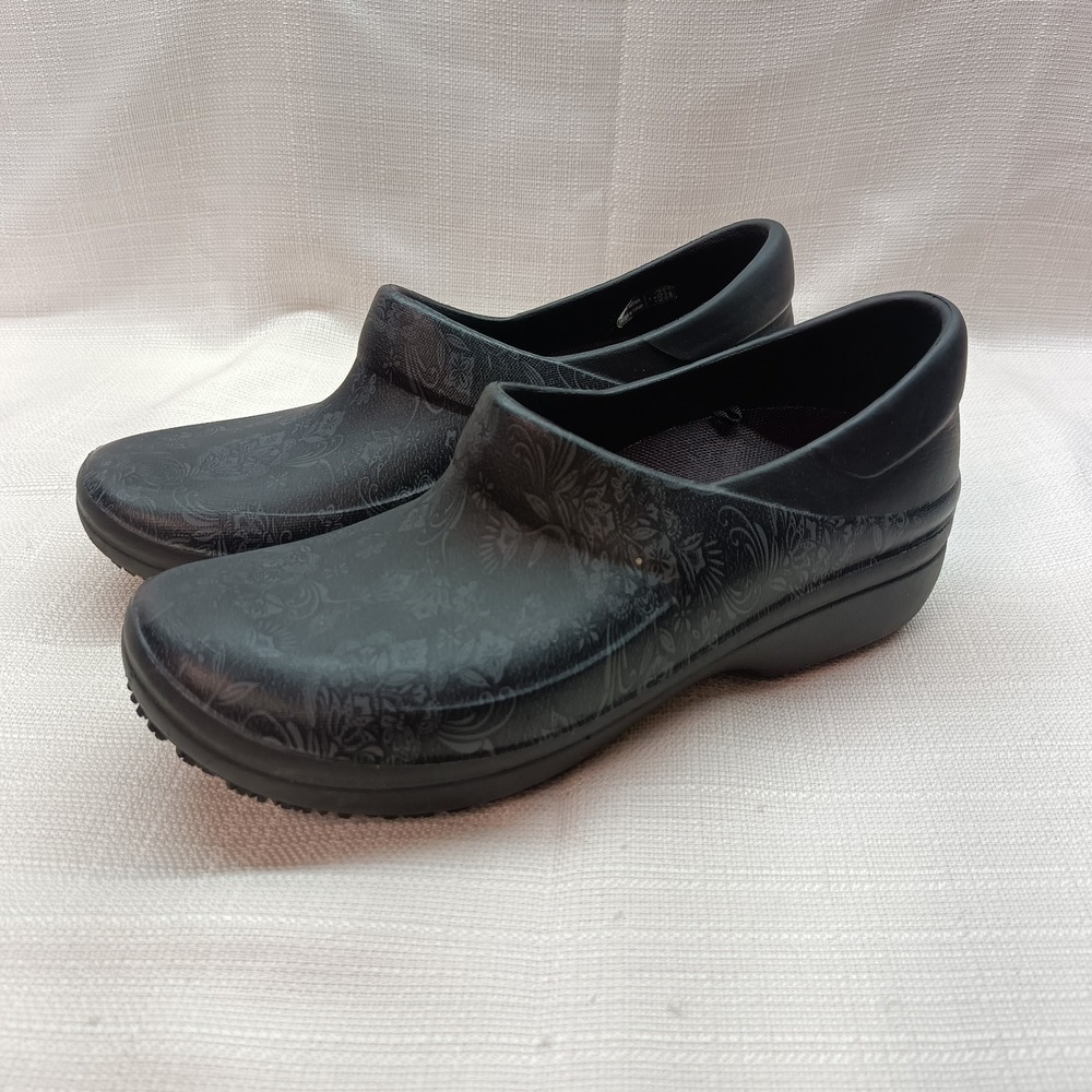 Crocs Neria Pro Graphic Print Womens 6‎ On-The-Clock Work Slip-On Clogs Nurse